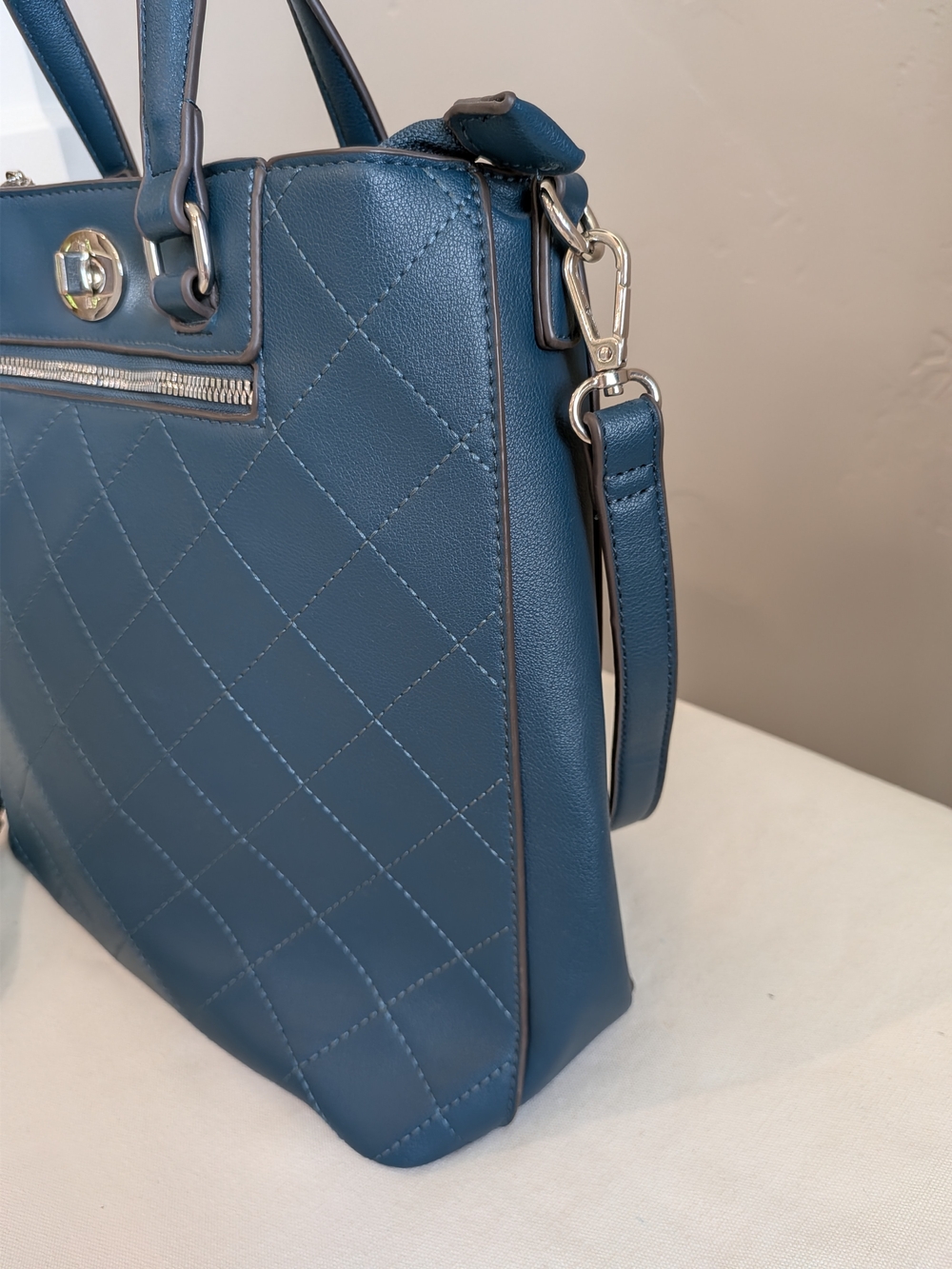 Ellen Tracy Quilted Crossbody Tote in Slate Blue-Excellent Condition - Picture 7 of 16